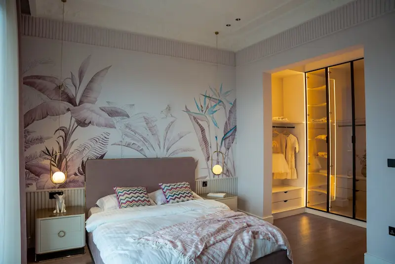 Tropical Wallpaper for a Vacation-Inspired Retreat